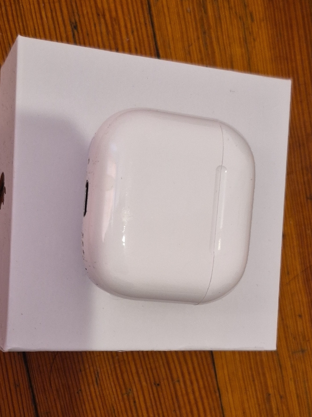 Apple White Wireless Earbuds Charging Case
